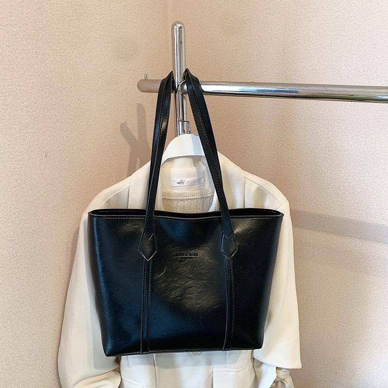 Вместительная сумка-тоут для поездок на работу, женская, новая модная модель 2025 года, осенне-зимняя, универсальная, с высоким чувством стиля, для выхода в свет, на плечо