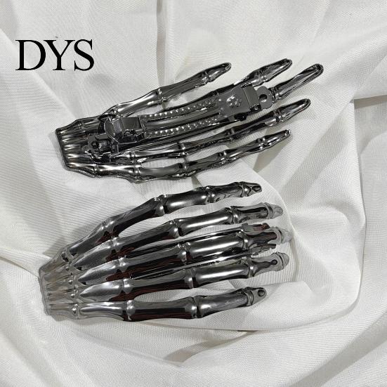 Skull Headpiece for Women Skeleton Hands Hair Clips, Gothic Metal Side Clip Women, Spooky Decorations Halloween Horror Accessories, Punk Rock