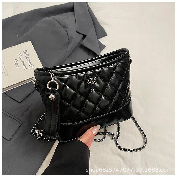 2025 New Small Fragrance Style One-shoulder Cross-body Bag Fashion Diamond Check Chain Bucket Bag Women's Trendy Commuting High-end Sense Women's Bag