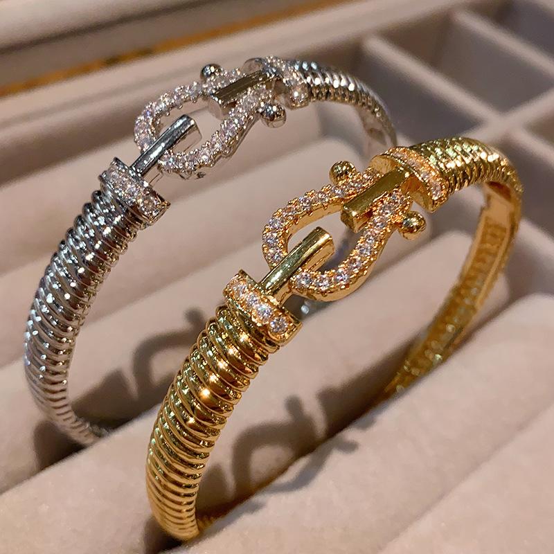 Horseshoe Buckle Electroplated Zircon Geometric Bracelet, Light Luxury Bracelet, Simple and Versatile