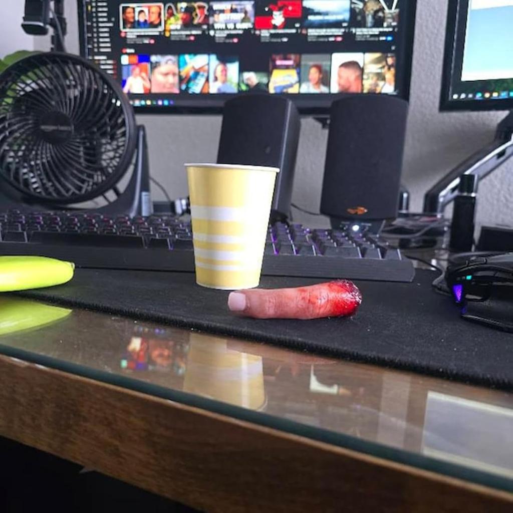 Horror Bloody Finger Prank Or Prop Bloody Severed Finger, Ideal Props For Halloween