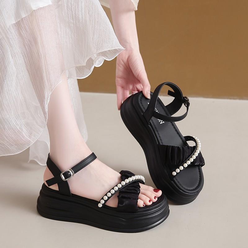 Летние бежевые босоножки на каблуке 2025 года, пляжная обувь, черные, новые, с жемчугом, плоские, удобные клоги, для девочек, с ремешком-пряжкой, тканевые, резиновые, сандалии, так