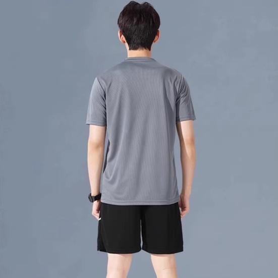 Комплект из 2 предметов: мужской спортивный костюм, круглый вырез, короткий рукав, футболка, эластичный пояс, шорты, быстросохнущая спортивная одежда