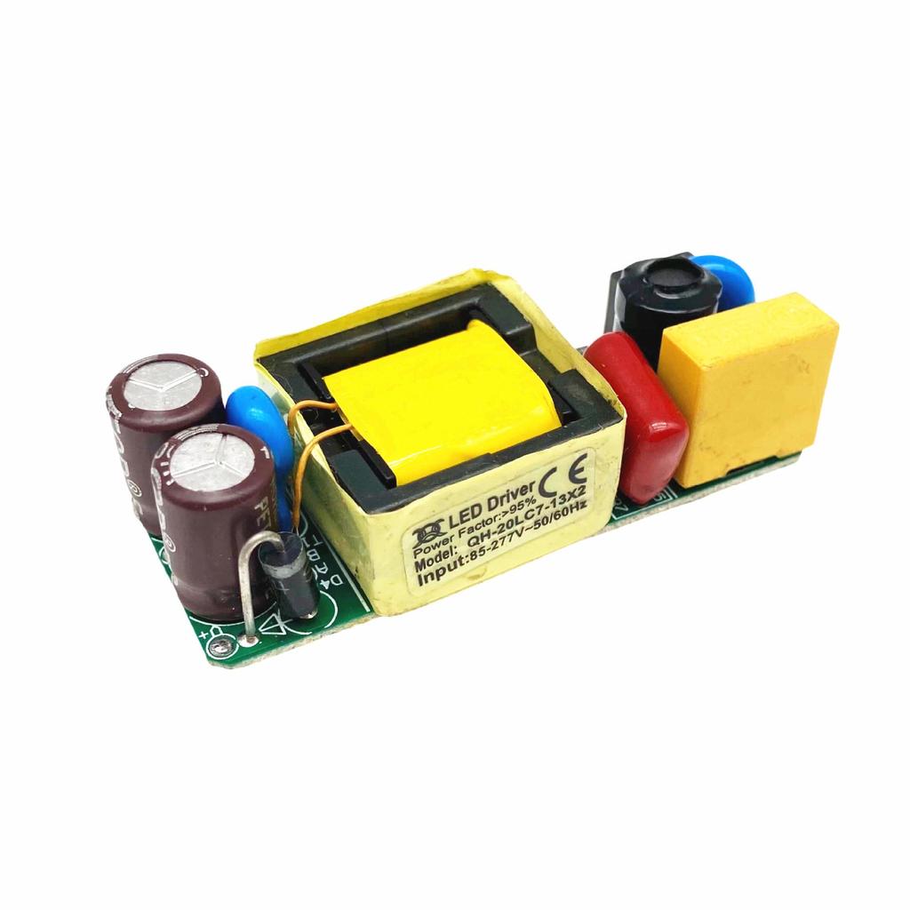 Сертифицированный TUV CE, широкое напряжение 12 Вт/15 Вт/18 Вт/20 Вт, встроенный светодиодный драйвер постоянного тока (450 мА, серия 6-13)