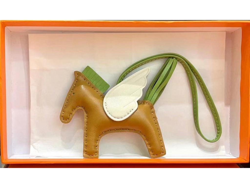 Подвеска для сумки-лошадки из натуральной кожи с отделкой из овчины и крокодила, сшитой вручную