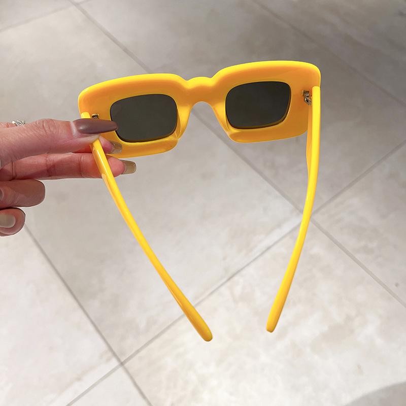 Latest Large Frames Sunglasses Female Stylish Funny Personality Sun Eyeglasses Outdoor Street Photo Eyewear UV400 Oculos De Sol