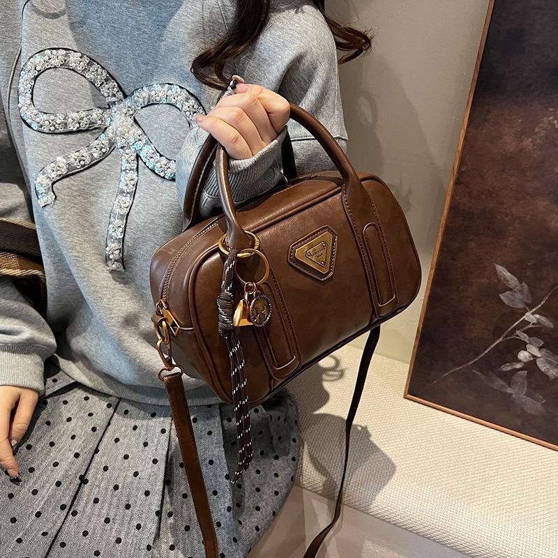 Premium Retro Handbag Women's New Autumn and Winter New Shoulder Messenger Bag Popular Pillow Bag