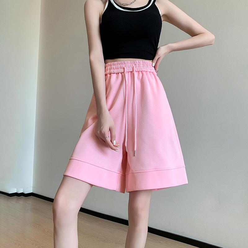 Спортивные шорты-треники женские свободные повседневные и тонкие на кулиске с карманами широкие пятиточечные штаны