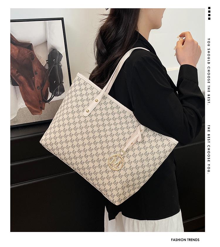 Stylish Large-Capacity Retro Commuter Tote: Versatile Korean Shoulder Handbag