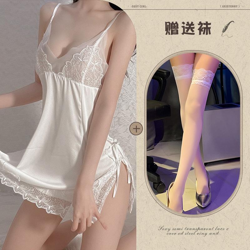 Sexy underwear, small breasts, sexy temptation, convenient suspenders on the bed, no need to take off sleeping clothes, nightgown teasing robe