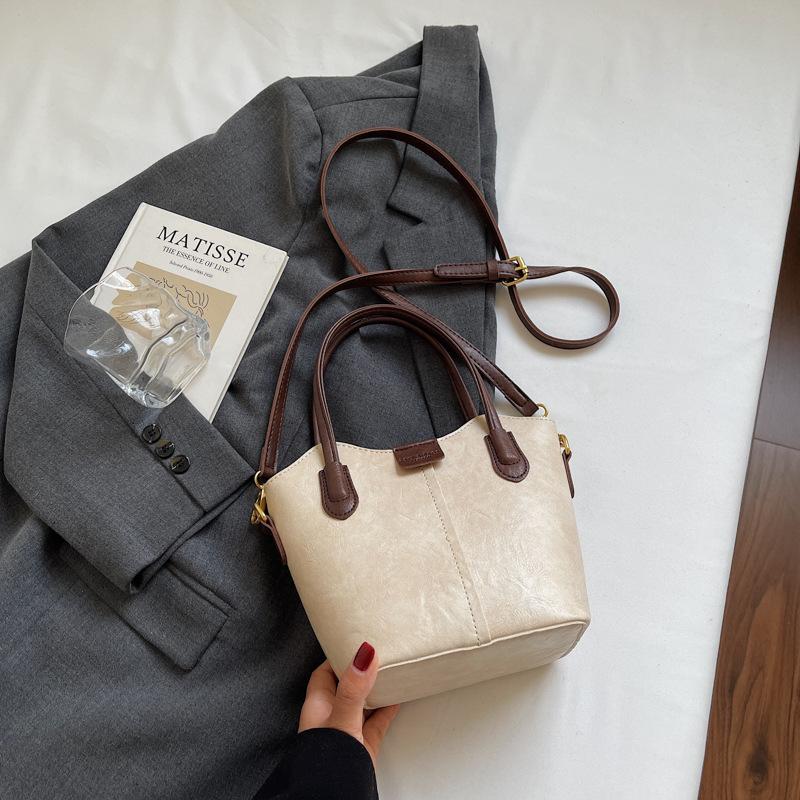 Женская сумка 2025 новая трендовая высококлассная изысканная суперхит сумка-мессенджер для通勤, на плечо, кроссбоди, портативная сумка-ведро