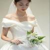 French One-line Shoulder Satin Main Wedding Dress New Bride Dress Temperament Socialite Small Simple Out Yarn