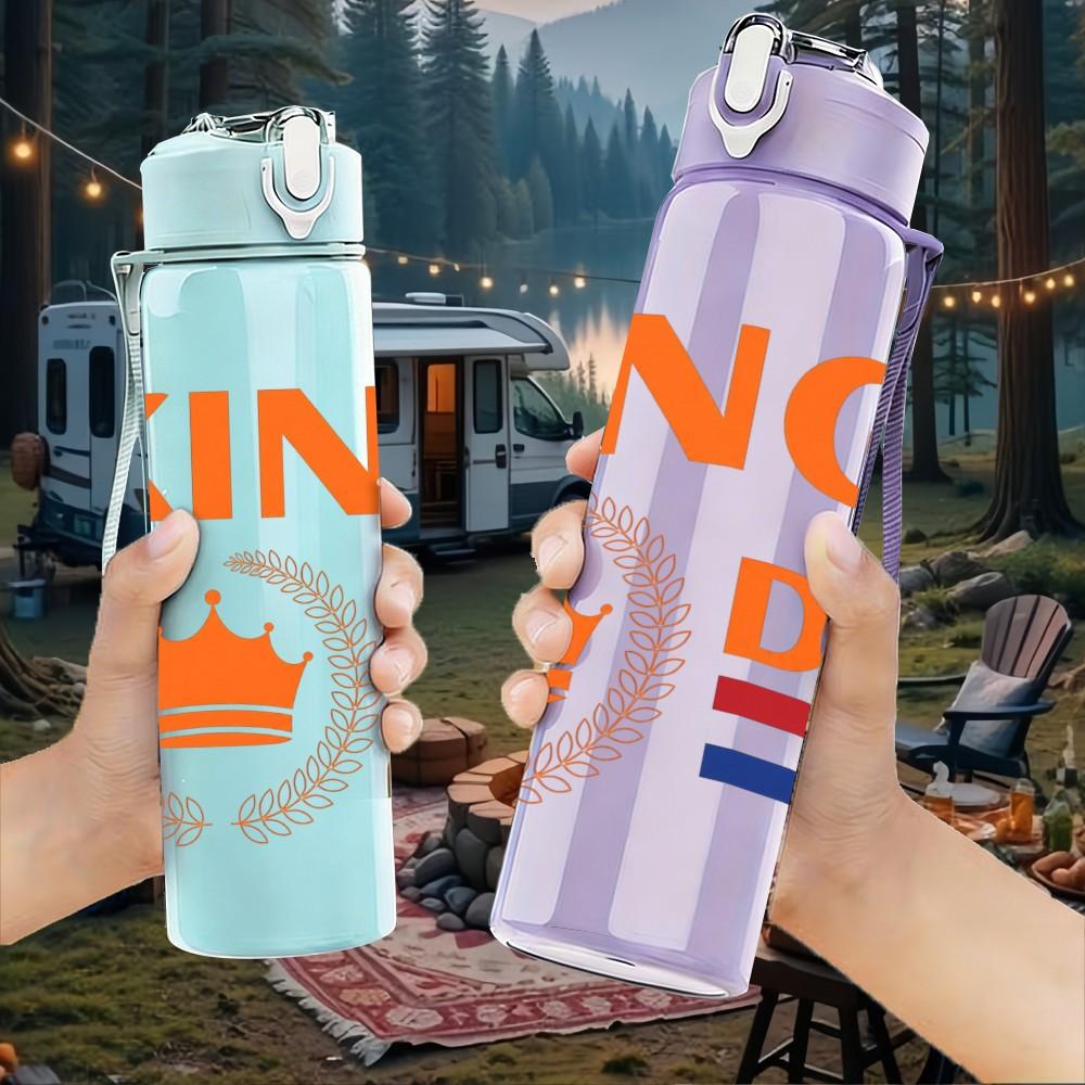 1PC Kings Day Crown Logo 750ml Color Plastic Sports Water Bottle Leakproof Flip Straw Lid Suitable for Sports Office Home Use
