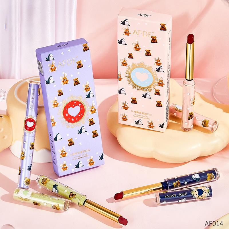 Помада в небольшом тюбике, матовая поверхность, не выцветает, не сушит, легко окрашивается, водостойкая, устойчивая к поту помада, косметическая помада