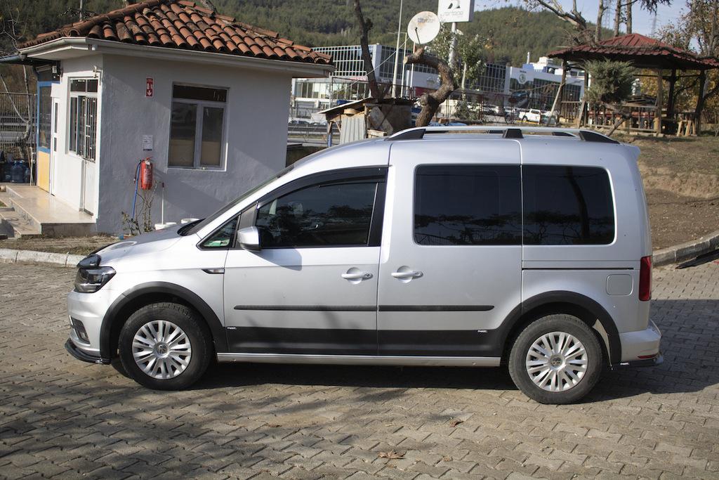 Комплект молдингов и расширителей арок 1 дверь, короткая база для Volkswagen Caddy 2015-2020 гг