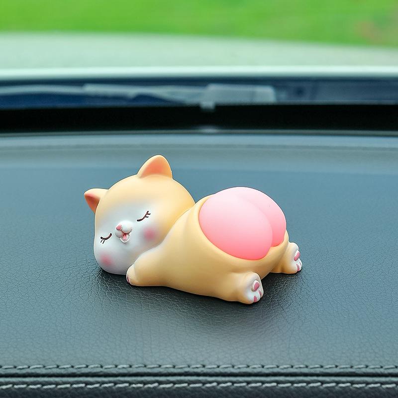 Автомобильные аксессуары Декор Забавная кукла-свинка Панда Кролик Удар по ягодицам Расслабьтесь во время вождения Игрушка-непоседа Центральная консоль Украшение