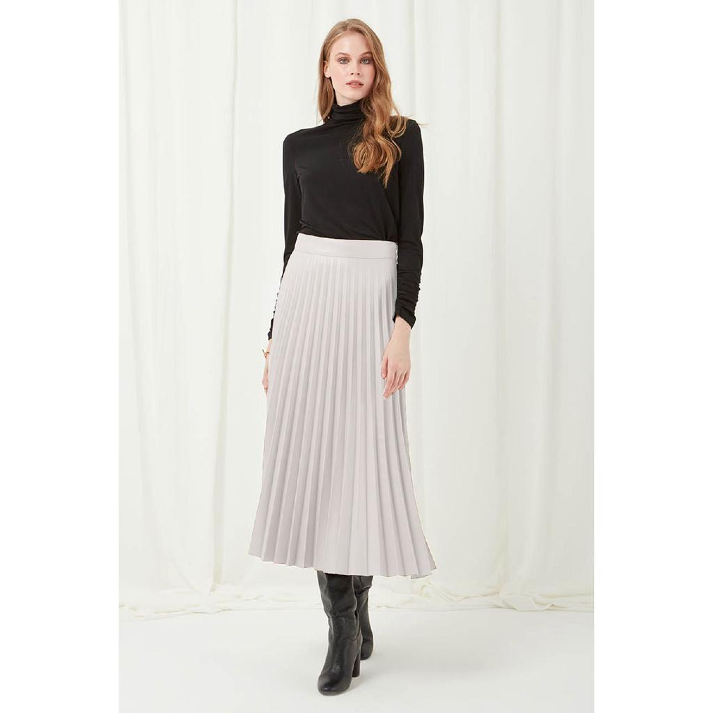 Однотонная женская черная плиссированная юбка среднего размера — 23036