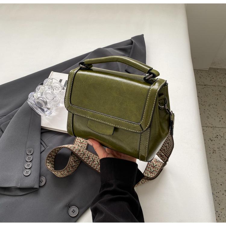 Handheld small bag women 2025 new retro niche design small square bag high-end commuting shoulder messenger bag tide