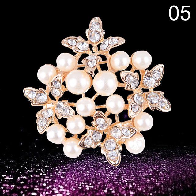Fashion Jewelry High Quality Gold Color Brooch Pins Crystals Imitation Pearl Flower Brooch Women Wedding Party Accessories