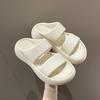 Белые шлепанцы на толстой подошве для женской уличной обуви лето 2025 новая корейская версия модные универсальные шлепанцы-слайды женские повседневные крутые шлепанцы