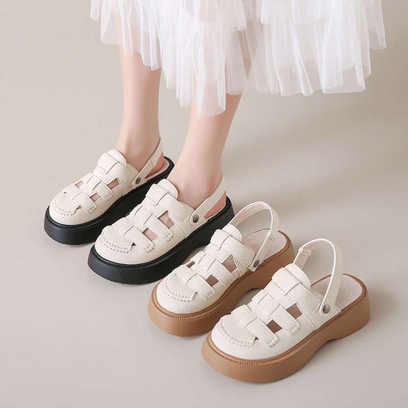 2024 Женские сандалии Лето Новая мода Мягкая кожа Baotou Женские ретро полые толстые подошвы плетеные удобные пляжные тапочки