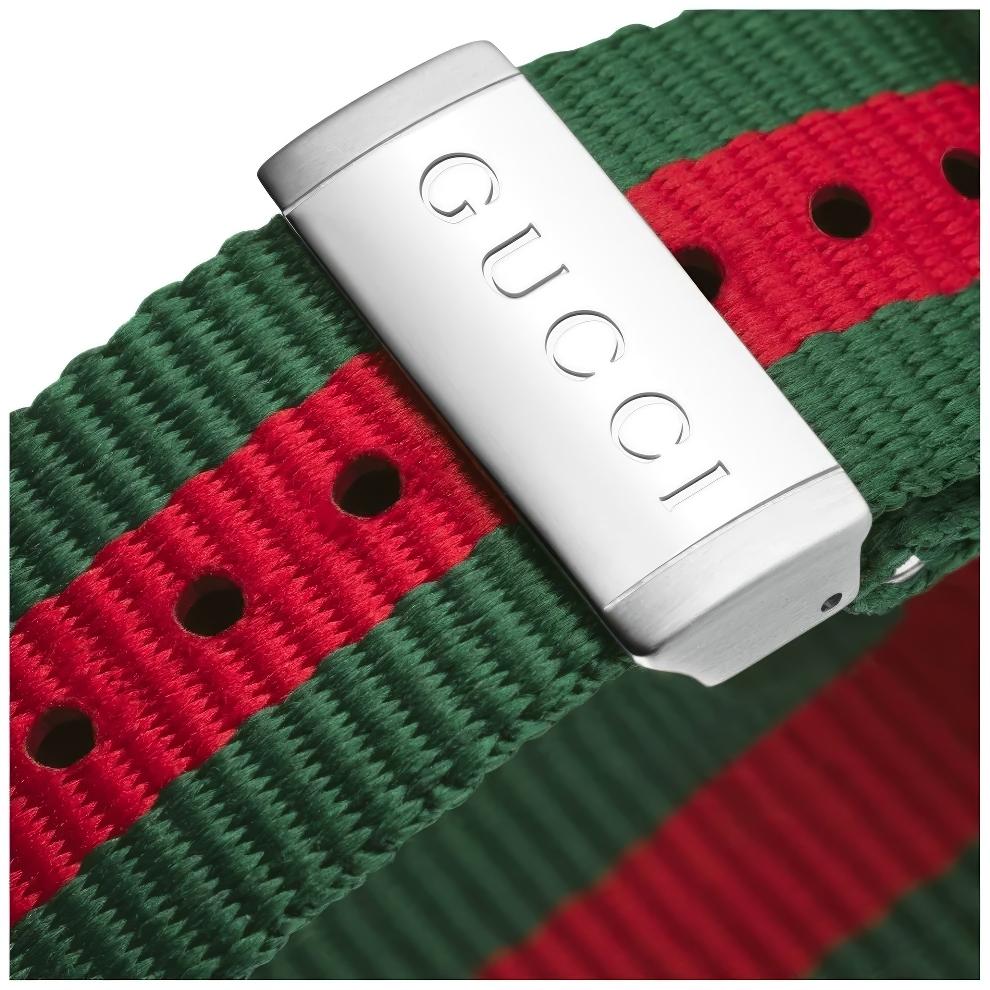 Gucci YA136207 Dive мужские часы с белым циферблатом
