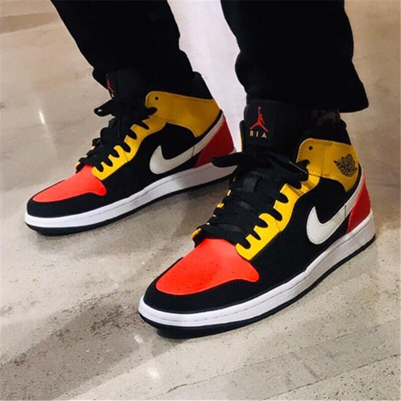 Jordan 1 Mid Черный Амарилло Командный Оранжевый GS BQ6931-087