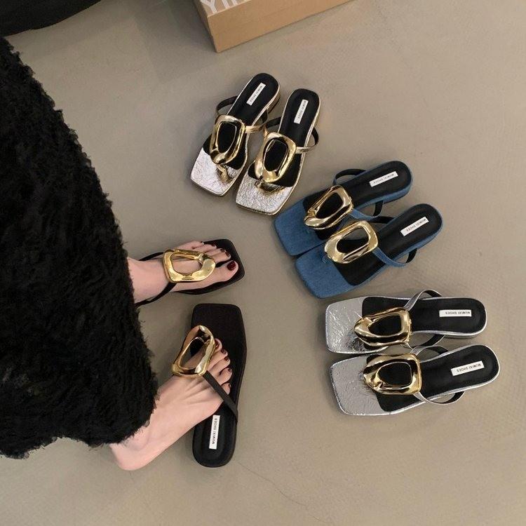 Нишевые металлические квадратные пряжки, тапочки для ног, женская летняя обувь 2025, новые повседневные шлепанцы на плоской подошве с квадратным носком, холодные тапочки