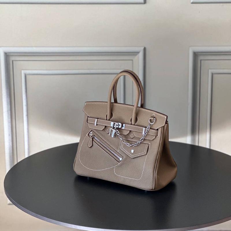 Женская сумка-мотоцикл из натуральной кожи в стиле ретро 2024 года - геометрический дизайн с цепочной отделкой