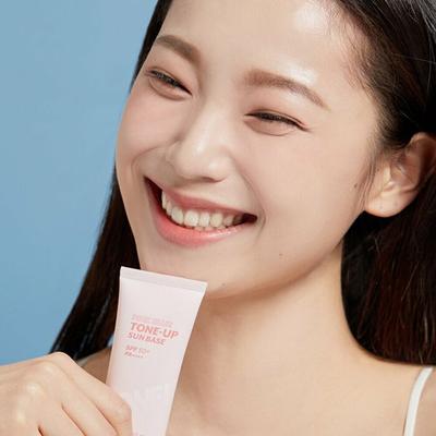Солнцезащитная база Pink Blur Tone Up