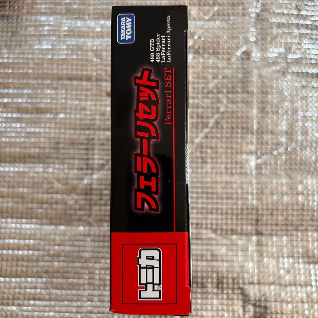 Набор Tomica Ferrari