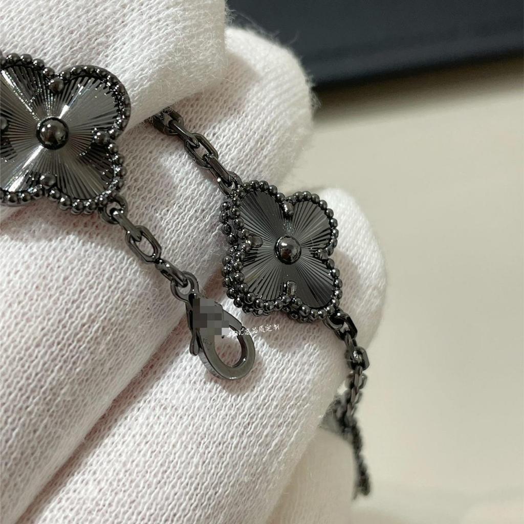 Браслет «Четырехлистный клевер Пятицветник», Усовершенствованная лазерная гравировка ЧПУ Покрытие всего тела V золото Толстое золотое покрытие 18К золото