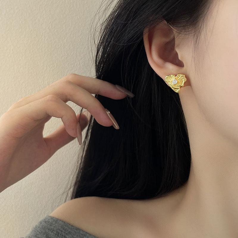 Легкие роскошные высококачественные серьги из фольги с подвесками Love Zircon, серьги с необычной текстурой в форме сердца