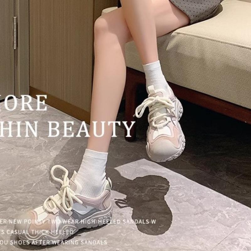 Кроссовки 2024 года женские на толстой подошве осень/зима новая корейская версия модные студенческие нескользящие спортивные туфли на шнуровке