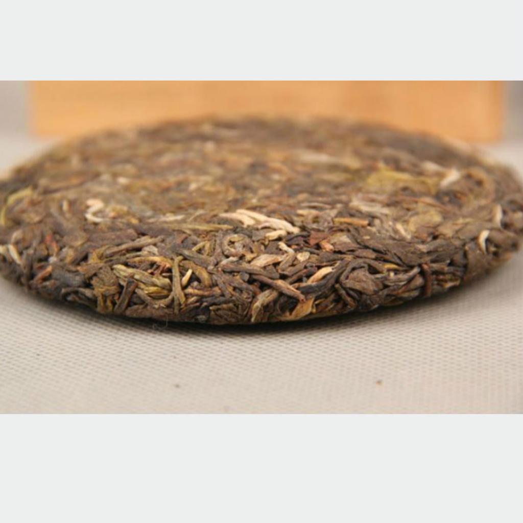 100g Chinese Famous Tea Pu'er Tea Cake Deep Mountain Old Tree Yunnan Pu'er Tea Chinese Specialty Natural Aromatic Slimming Tea