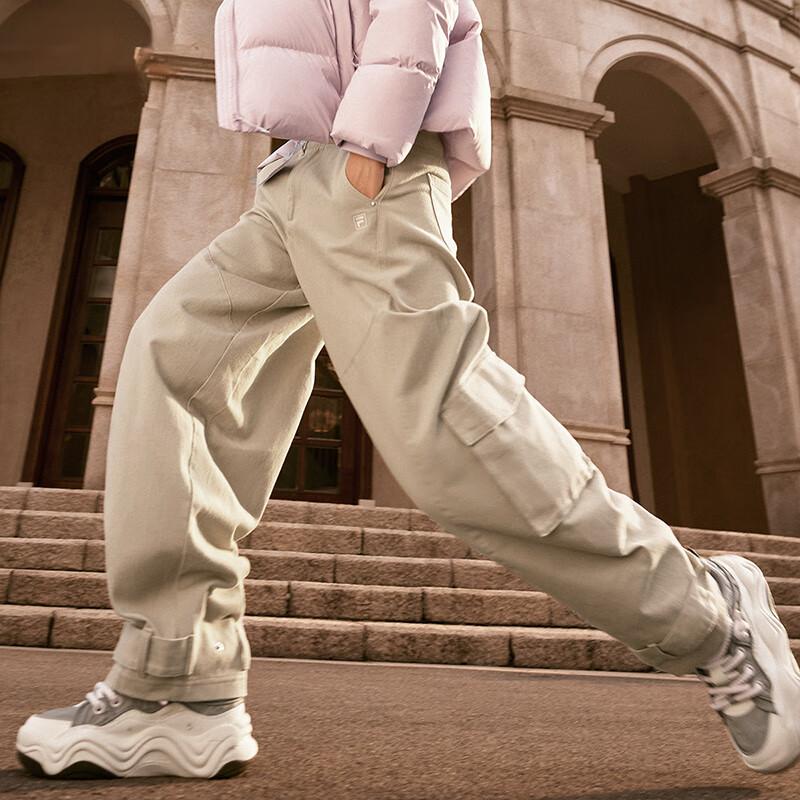 Fila Оригинальные однотонные уличные повседневные спортивные брюки прямого кроя со средней посадкой на молнии карго свободного кроя с несколькими карманами рабочие брюки женские хаки F51W449801F-LK