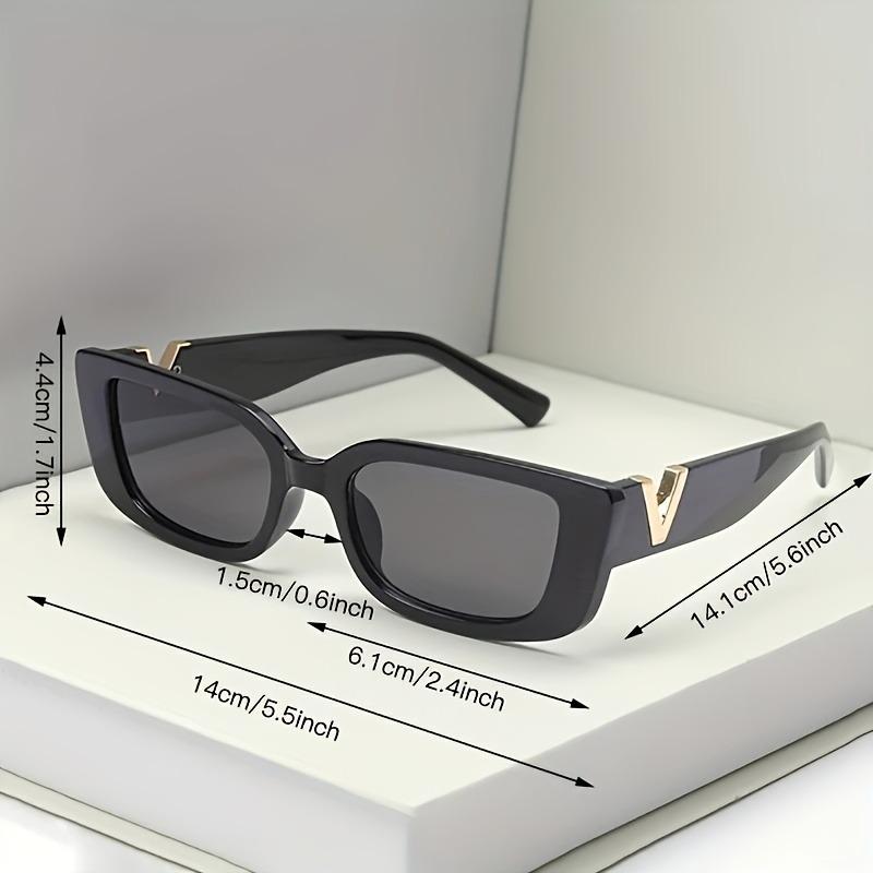 4 Piece Set  Black Full Frame V-shaped Details  Men's and Women's Casual Chic Accessories Trendy Glasses High-quality Lenses