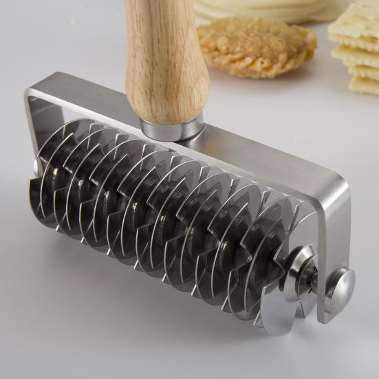 Stainless Steel Pizza Dough Lattice Roller Cutter with Wooden Handle Grid Pattern Maker for Biscuits Cookies Pies Cakes