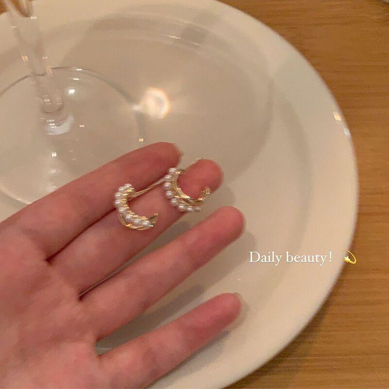 Винтажные красные серьги-кольца в гонконгском стиле: Элегантный женский аксессуар на осень/зиму