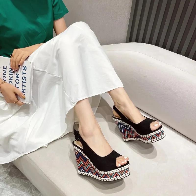 Сексуальные босоножки на танкетке с открытым носком, женские летние босоножки на платформе из высококачественной замши с пряжкой на ремешке, на толстом каблуке в стиле бохо, сандалии