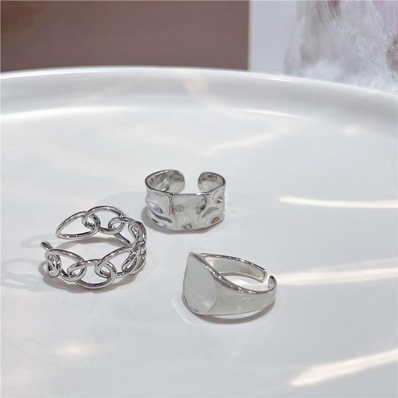 Женское высококачественное металлическое кольцо с мятой текстурой - уникальный дизайн, открытый стиль, легкая роскошь, простой, но элегантный аксессуар для широкого указательного пальца