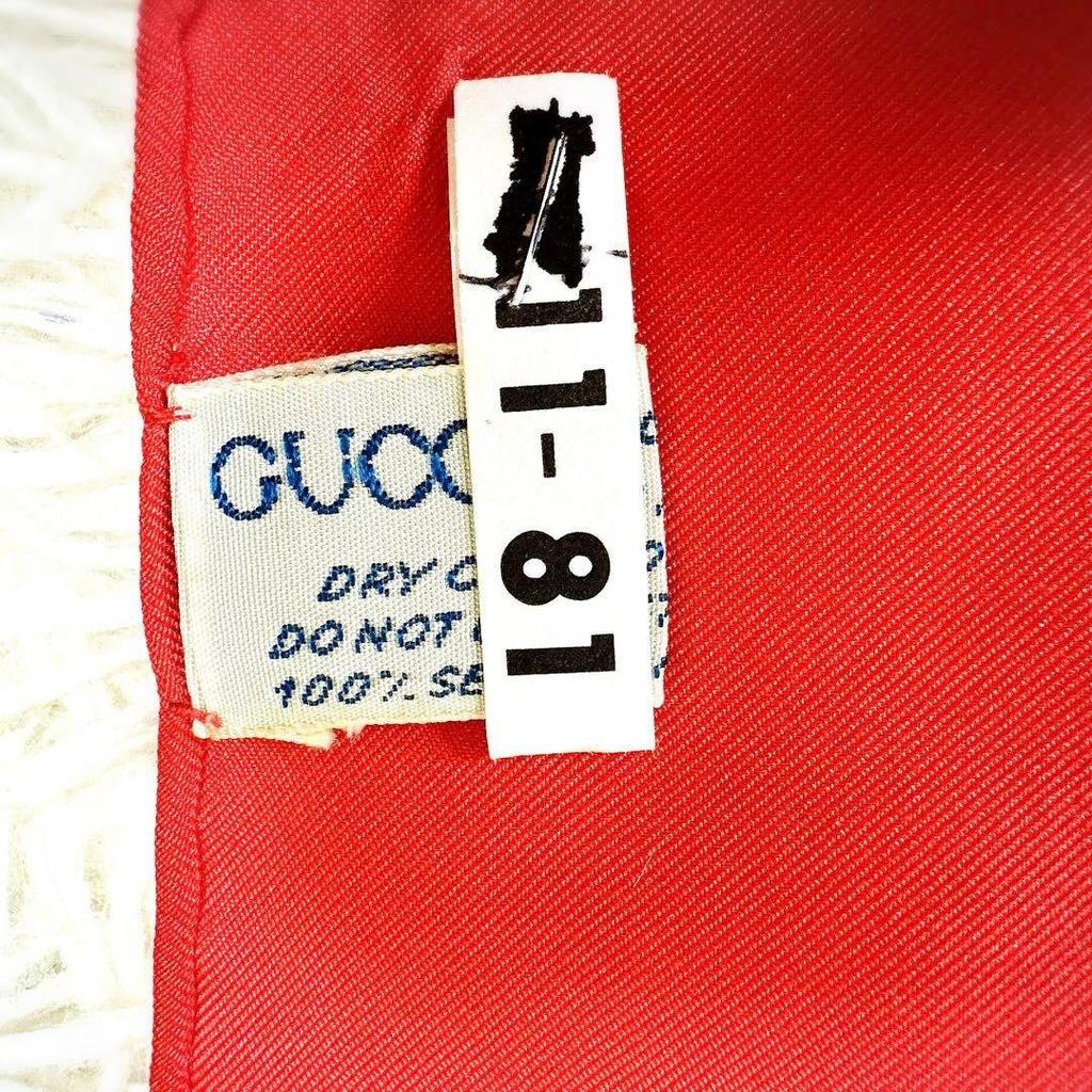 Б/у GUCCI Старый Gucci Большой шелковый платок Цветочный узор Ремень GG Красный Сделано в Италии Переплетающиеся G Красный Большой платок