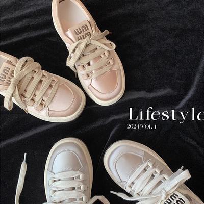 Spot miu~ домашние кеды 2025 весна новинка шелковый атлас толстая подошва увеличивающие рост универсальные повседневные женские туфли