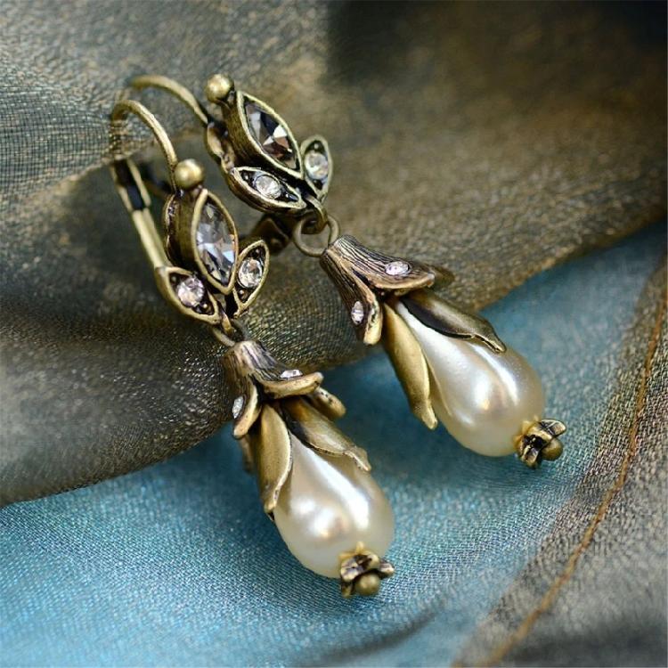 Elegant Earrings Simulated Pearls Earrings Drop Earring Party and Formal Jewelry Alloy Texture Perfect for Women Present