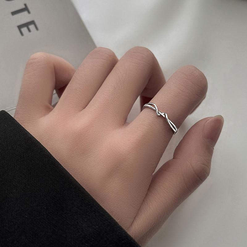 Trendy Minimalist Korean Vintage Stacking Rings for Women - Influencer-Approved Light Luxury Style.