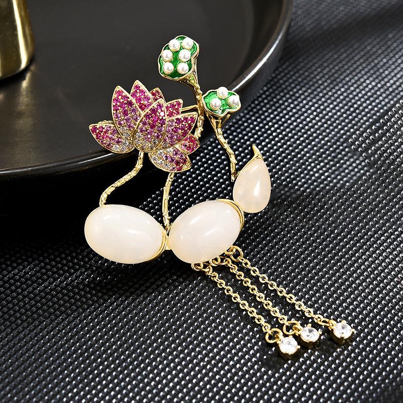 Лотос Корень лотоса Брошь с бахромой Женская Изысканная Удача Лотос Брошь Элегантный Темперамент Костюм Булавка Аксессуары