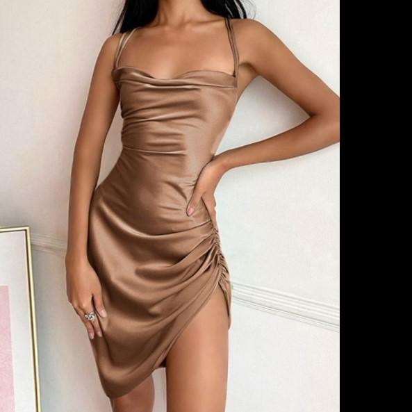 Женское летнее однотонное платье на бретельках на бретельках с открытой спиной и рюшами облегающее мини-атласное платье для