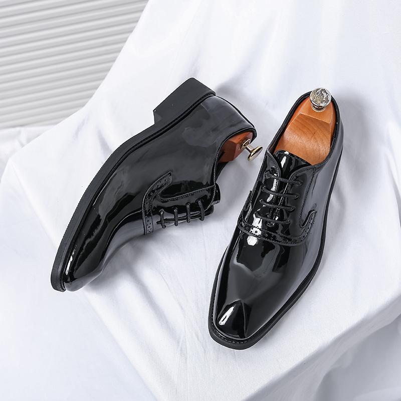 Fashionable Green Spring and Autumn Men's Pointed Lace Up Formal Leather Shoes New Men's Comfortable Carved Block Leather Shoes