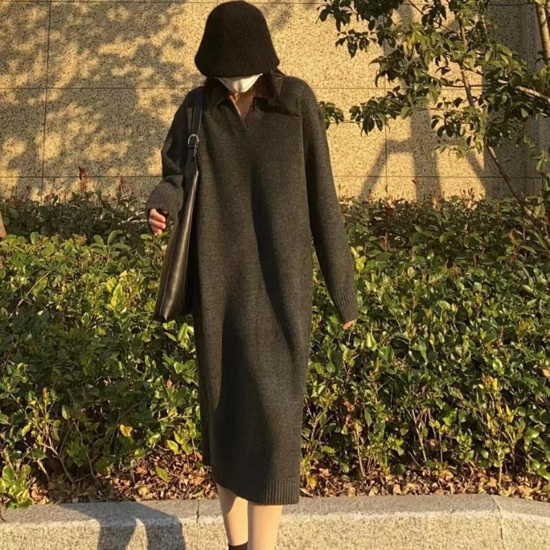 Платье-свитер LYRIA однотонное с воротником поло и высоким воротником, новый осенне-зимний стиль, подходит для пальто, длинное до колена, свободного кроя, толстой вязки.
