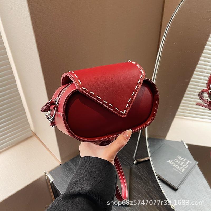 Stylish and simple shoulder messenger bag casual commuter bag 2025 new foreign style matching design retro small bag women